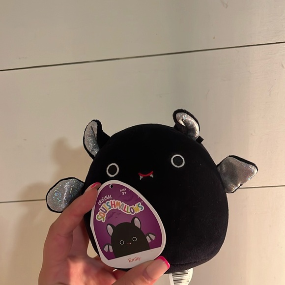 Emily, the bat squish mellow - Picture 1 of 6